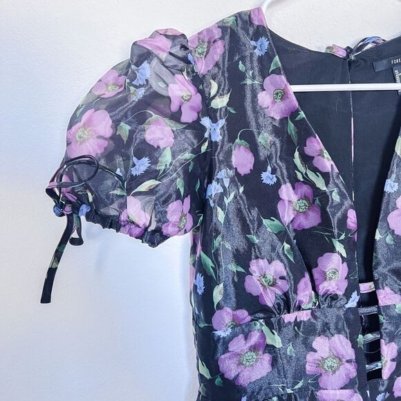 Forever 21 Women's Black Floral Mini Dress with Bell Sleeves size Small - Picture 4 of 5